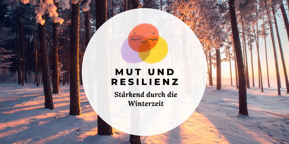 Im Hintergrund Wald im Winter mit Schnee und Sonnenaufgang. Darauf ein weisser Kreis mit dem Text "Mut und Resilienz. Stärkend durch die Winterzeit"