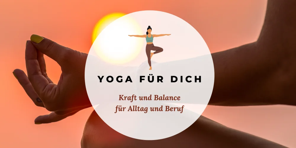 Person in Meditationshaltung, Sonnenuntergang